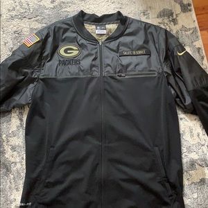 Used Nike “salute to service”  GB Packers zip up